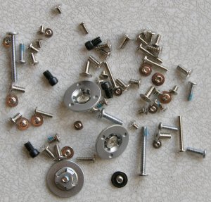 APPLE MAC iBOOK G3 12" 600MHz COMPLETE SCREWS SCREW SET