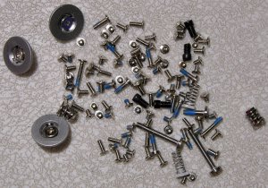 APPLE iBOOK G4 12" 1.33GHz COMPLETE SCREWS SCREW SET