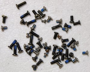OEM COMPAQ PRESARIO V2000 M2000 L2000 SCREWS SCREW SET