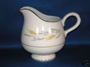 SMALL SINGLE CREAMER PITCHER AS SHOWN