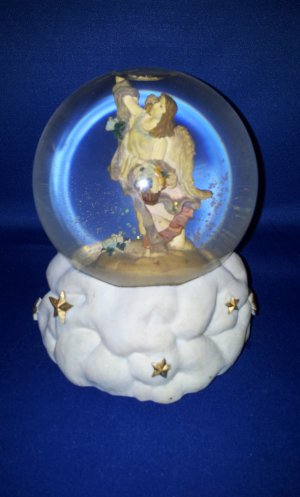 WHITE ANGEL SNOW GLOBE DOME
