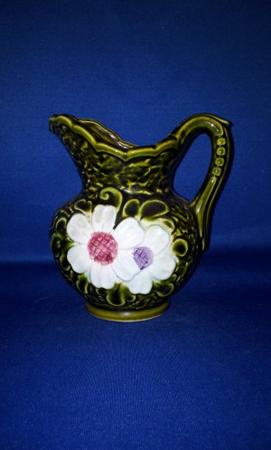 SMALL SINGLE FLOWEERCREAMER PITCHER AS SHOWN