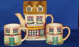 DECORATIVE TEA POT OLD SWEET SHOP WITH CUPS