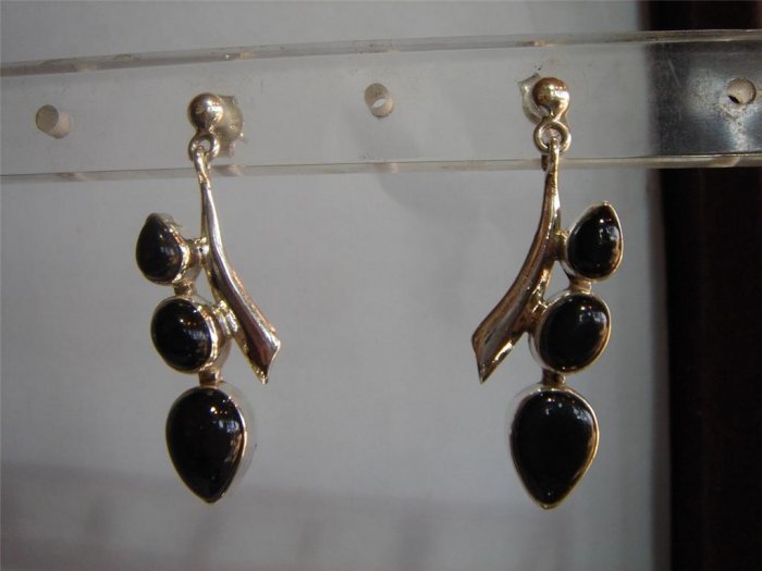 maroon matching antique style cz dangler earing jewelery
