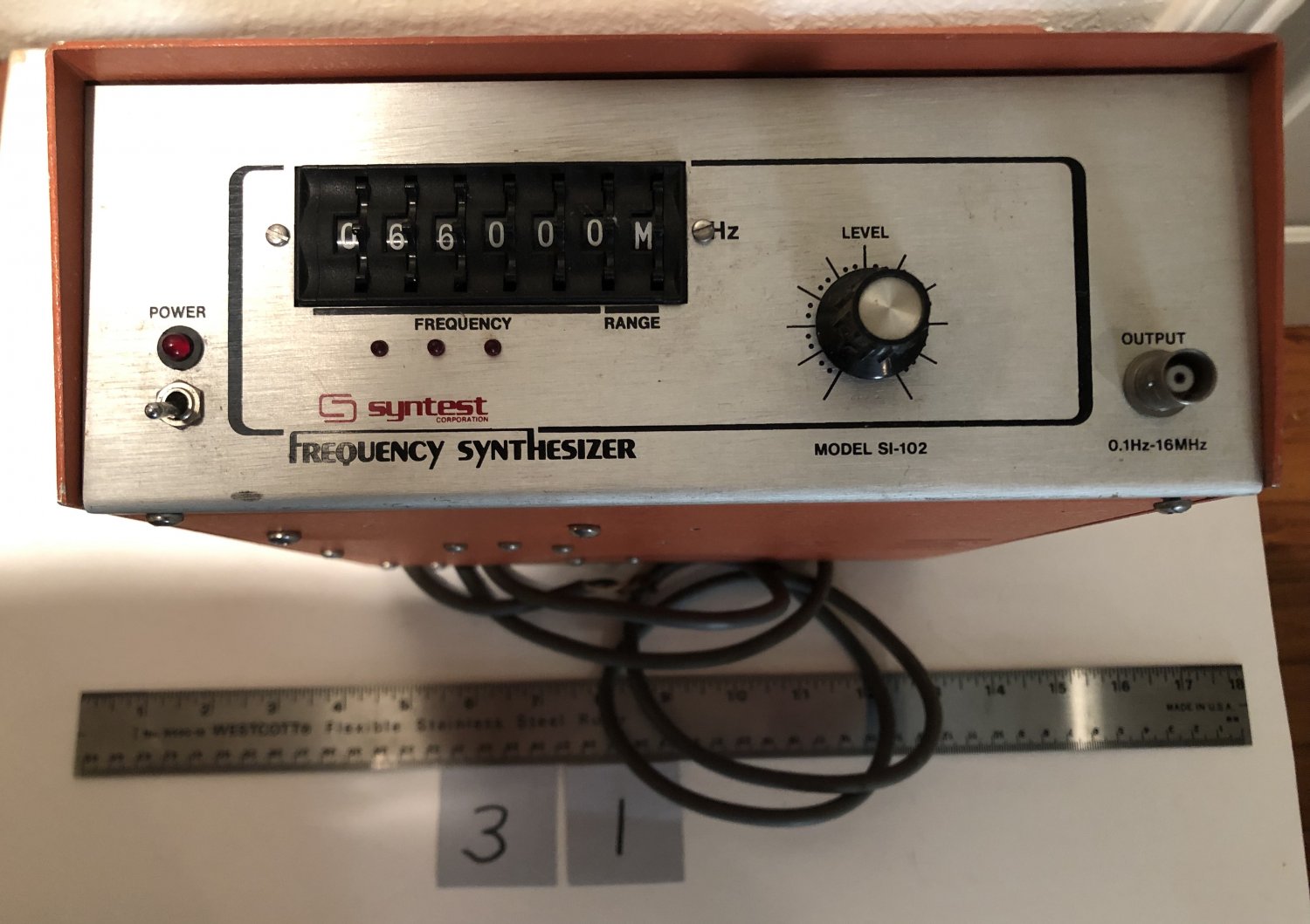 Syntest SI-102 Frequency Synthesizer 1-32 MHz Vintage Good Untested #31