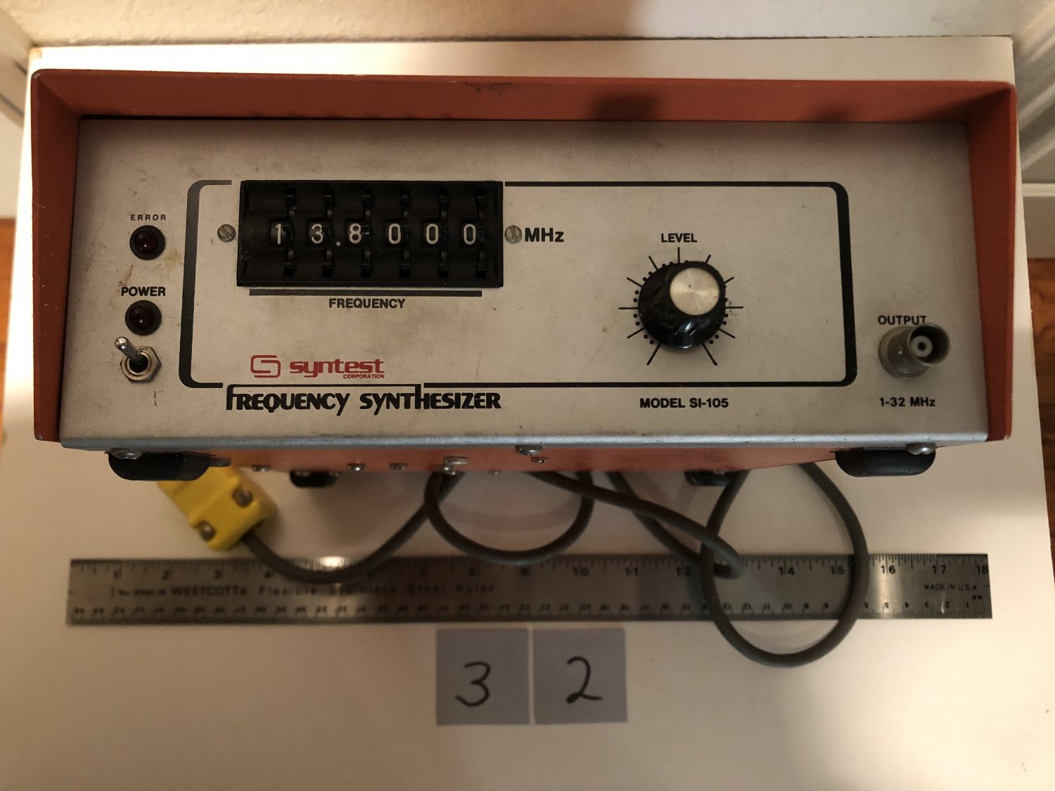 Syntest SI-105 Frequency Synthesizer 1-32 MHz Vintage Good Untested #32