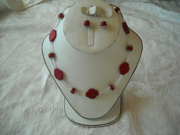 BERGUNDY NECKLACE