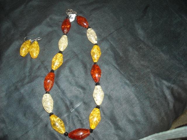Delicate Amber necklace with earrings