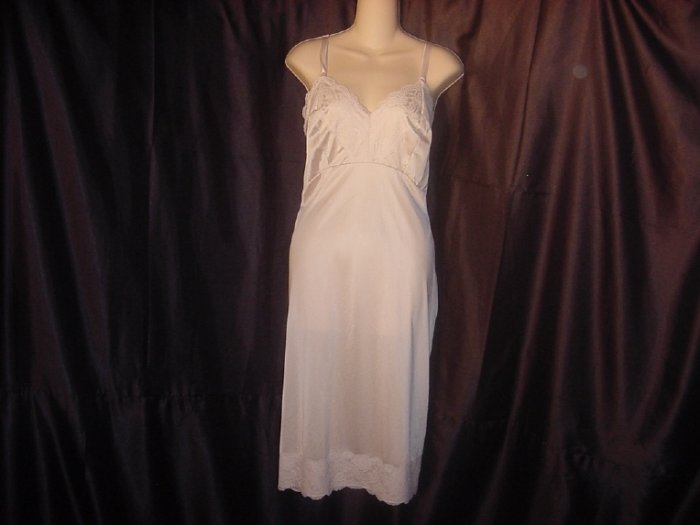 Dixie Bell Vintage Full Slip Large Beige Lacy Whole Slip 42 (s L A)