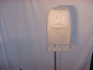 Vanity Fair Small cafe au lait half slip Vintage lacy slip antron nylon III (S L A)
