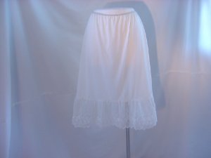 Gluv Tex Half Slip White off White Vintage slip Nylon Large 7 inch lace hem (S L A)