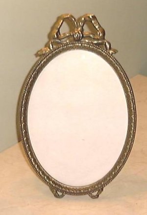 LOVELY LARGE OVAL PICTURE FRAME With RIBBON DETAIL