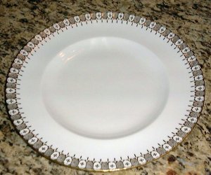 English Porcelain Dinner Plate Royal Crown Derby HERALDIC
