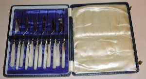 Fancy 12 pc Victorian Mother of Pearl Cased Set Knives & Forks
