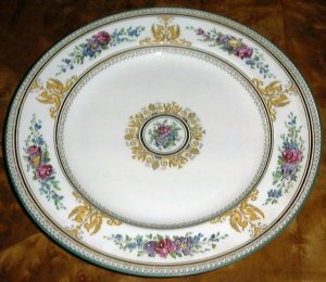 Older Columbia Enameled by Wedgwood 9 in Luncheon Plate