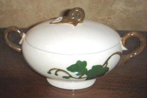Vintage Sugar Bowl by Poppytrail Metlox California Ivy