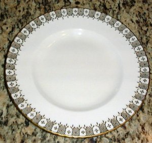 HERALDIC Royal Crown Derby 9 inch Luncheon Plate English Bone China