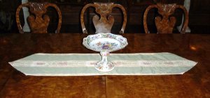ELEGANT WOVEN TAPESTRY TABLE RUNNER