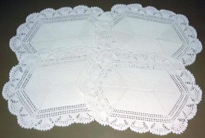 QUALITY! VINTAGE HANDMADE HEAVY CROCHET LACE PLACEMATS