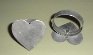 GREAT PAIR VINTAGE TIN HEART NAPKIN RINGS-COUNTRY CHIC!