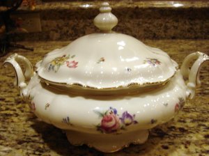 MAYFAIR Covered Vegetable Serving Bowl by Hutschenreuther