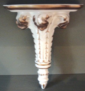 HANDSOME PORCELAIN WALL BRACKET SHELF DISPLAY SCONCE