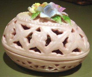 New Porcelain Trinket Box Pink Lattice Egg & Flowers