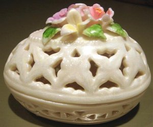 New Porcelain Trinket Box Cream Lattice Egg & Flowers