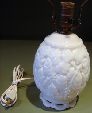 Vintage Glass G-186 Alacite Aladdin Table Lamp & Night Light