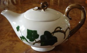 Vintage Teapot by Poppytrail Metlox California Ivy