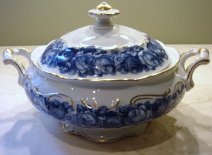 Schumann Bavaria HEIRLOOM Round Covered Vegetable Bowl Blue & White Transferware