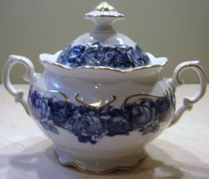 Schumann Bavaria HEIRLOOM Sugar Bowl with Lid Blue & White Roses Transferware