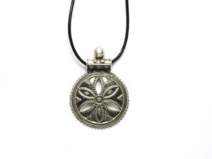 AQ011       Round Flower Sterling Silver Pendant