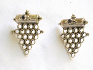 AQ111     Earrrings in Sterling Silver