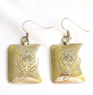 AQ126    Earrrings in Sterling Silver