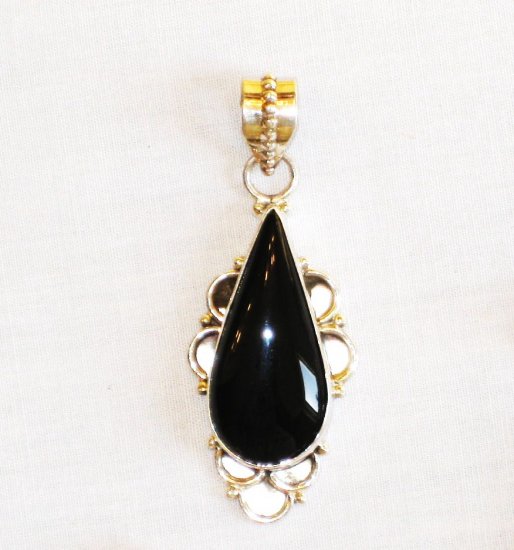 PN353 Onyx Pendant in Sterling Silver