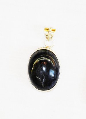 PN370 Onyx Pendant in Sterling Silver