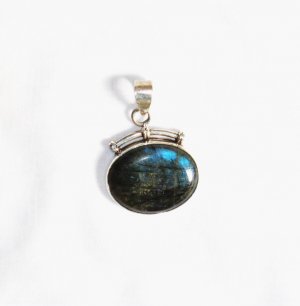 PN218 Labradorite Pendant in Sterling Silver