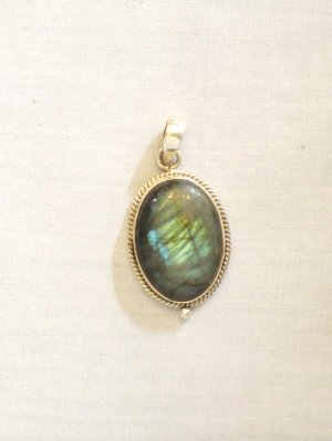 PN407 Labradorite Pendant in Sterling Silver