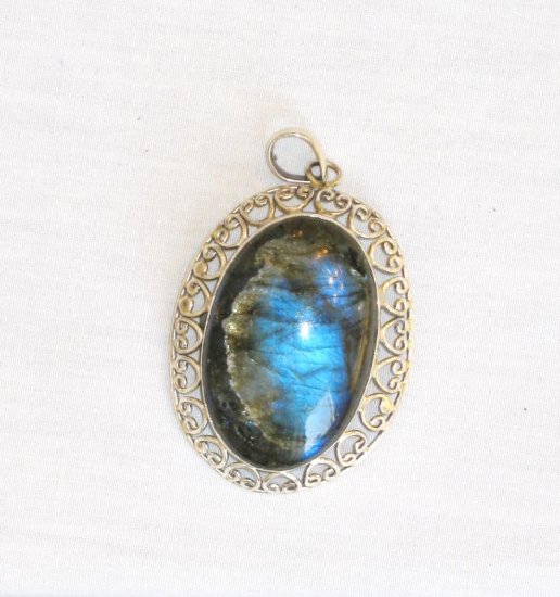 PN449 Labradorite Pendant in Sterling Silver