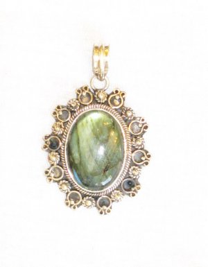 PN450 Labradorite Pendant in Sterling Silver