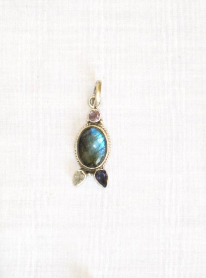 PN455 Labradorite Pendant in Sterling Silver