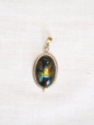 PN469 Labradorite Pendant in Sterling Silver