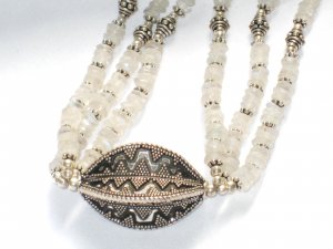 ST047      Moonstone Necklace in Sterling Silver