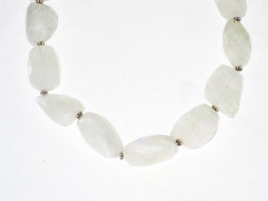 ST485      Moonstone Necklace in Sterling Silver