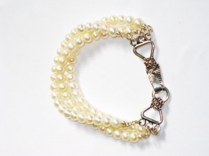 ST279  Pearl Bracelet in Sterling Silver