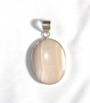 PN229 Agate Pendant in Sterling Silver