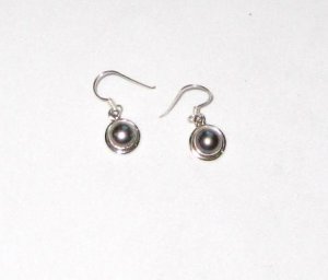ER022 Black Pearl Earrings set in sterling silver