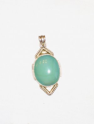 PN088       Chalcedony Pendant in Sterling Silver
