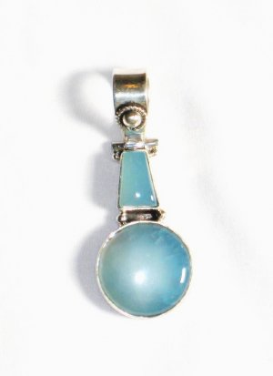 PN184       Chalcedony Pendant in Sterling Silver